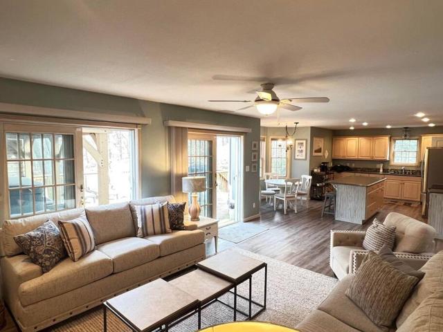 LakePath Beach House - XL hot tub, walk to beach