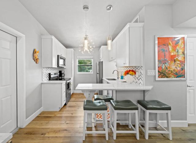 Midtown Cottage - In the heart of Cocoa Beach