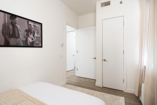 Luxury 2BD nr Wall St Gym Rooftop w/d