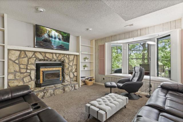 6bedrooms, ramp boat dock slips water toys, nice cove area