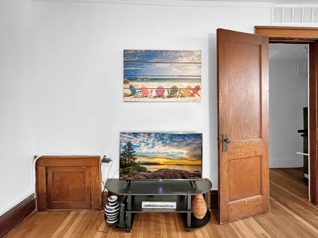 Walk to 3 Breweries! 1 Bed Apartment on Grand