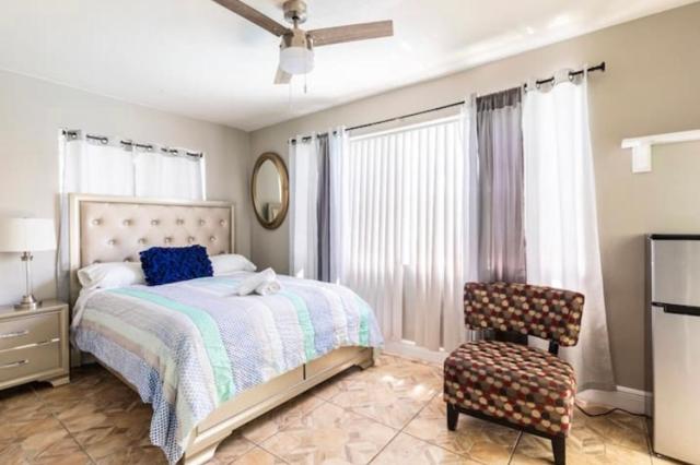 Awesome 4 bedroom pool house King bed