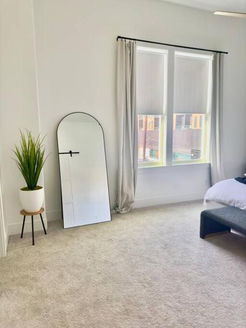 Comfortable Modern Home in Downtown Houston - Sleeps 10