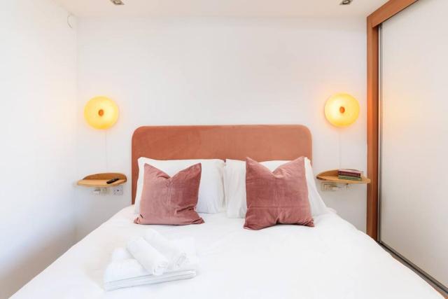 Neta's Central 3BR Gem Close to the Beach with Bomb Shelter in Tel Aviv