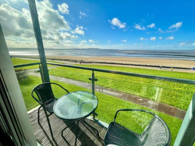 Beachfront Bliss with Spectacular Views