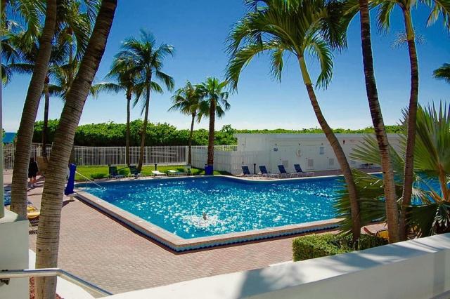 Directly on the Beach with Pool & Ocean View