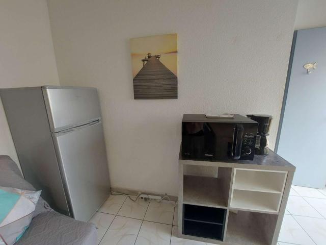 Appartement 2 pièces meublé avec mezzanine et terrasse, accès direct à la plage, parking inclus