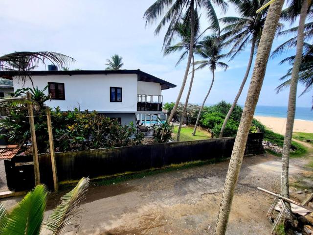 Beach Villa Yin near Hikkaduwa, with Pool and Cook - Semi-detached House