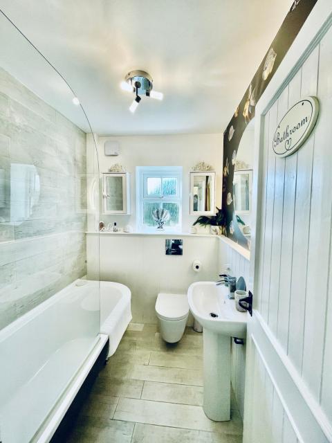 Cotswold Chic Retreats "Jacinabox" Central Chipping Campden-Parking-Garden