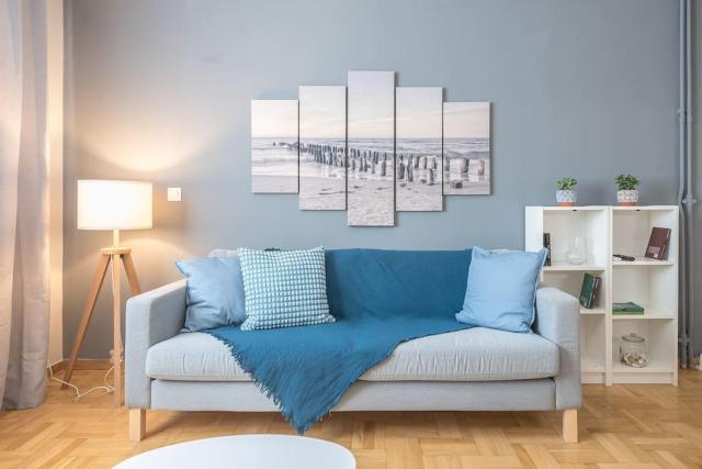Luxurious Apt in Megaro Moussikis Metro Station
