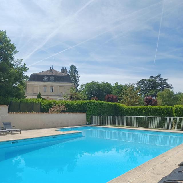 Large 3 bedroom property in the grounds of a Chateau