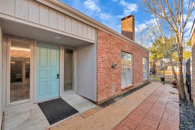 AccessibleGem 3BR Jacuzzi & Air Hockey Sleeps 13 Chinatown