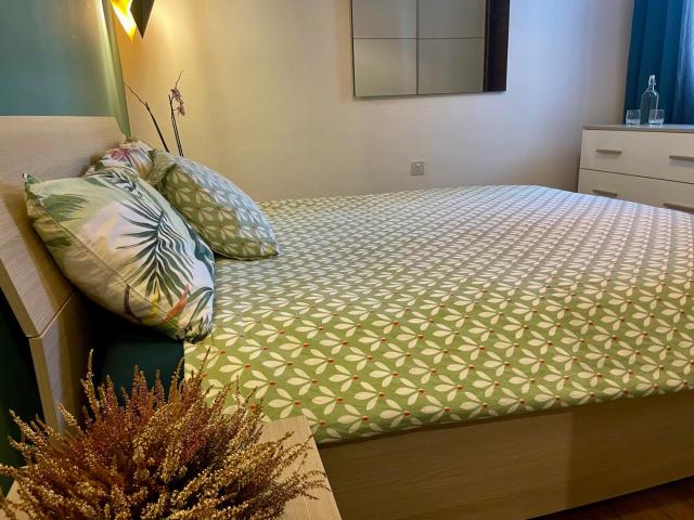 Airport Accommodation Bedroom with your own private Bathroom Self Check In and Self Check Out Air-condition Included