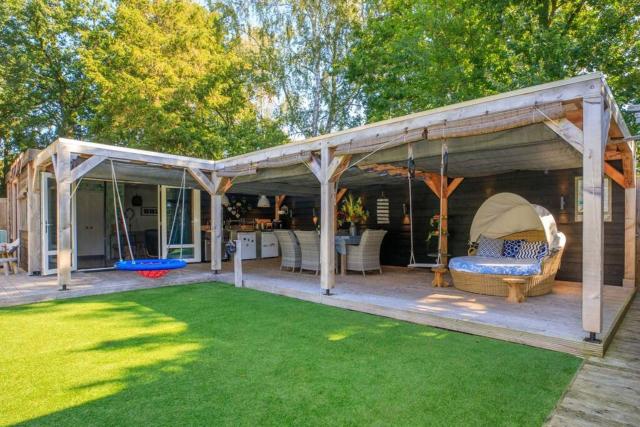 Bohemian included boat supboards and pool 5 minutes by boat from parking to the bohemien