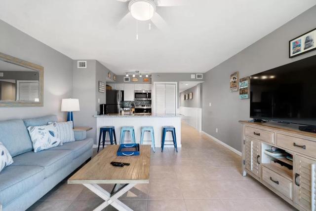 Tropical Getaway w/Private Beach 1 BD Condo