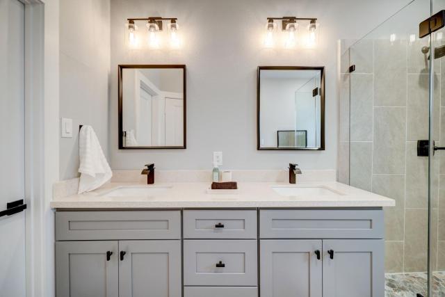 Heights Luxury Home Stunning 4BR