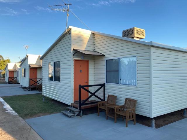 Longreach Apartments