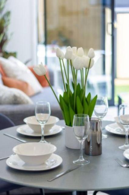 CBD Townhouse - Walk to Stadium & Tram