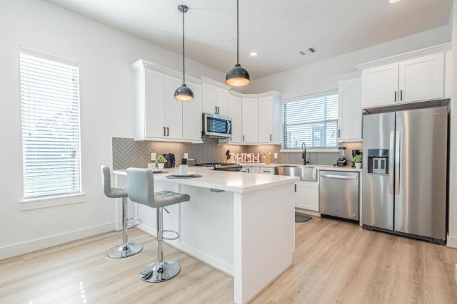 Luxury Charming 3BR 3Bath Free Wi-FI 8 Guests, Gated Home, Houston Downtown