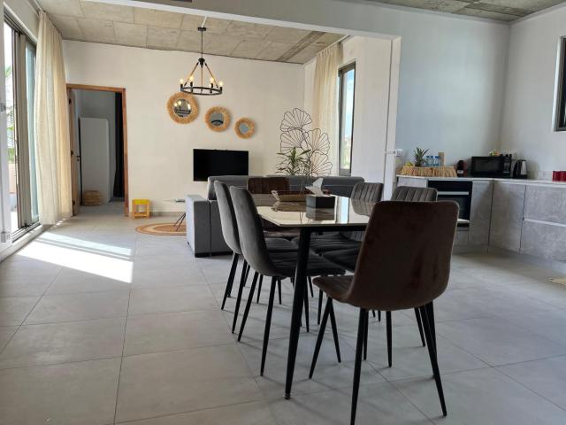 Cosy 2 Bedroom beach apts with pool in Pereybere-5 mins walk to the beach