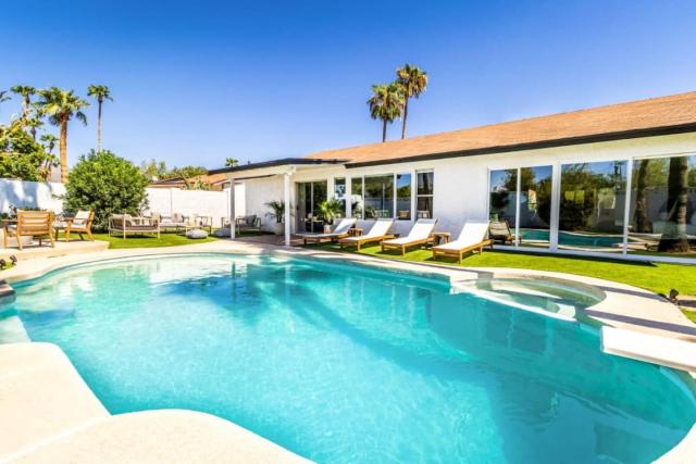 Scenic 4BR Villa Heated Pool & Games
