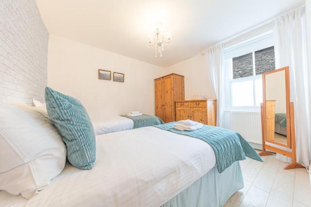 Enjoy relaxing family breaks in this central Ambleside apartment with parking