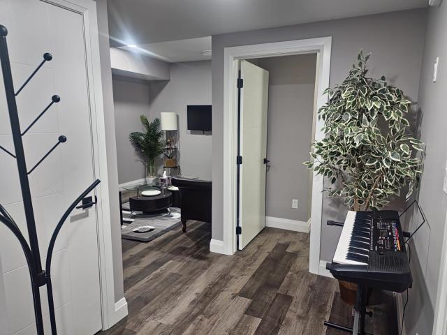 Cozy Basement Suite - private entrance - Free Netflix