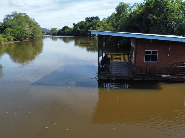 Qimmy Riverside Floating Cabin