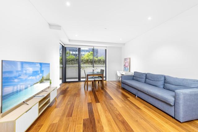 Modern 2BR Ground-Floor APT in Heart of Burwood