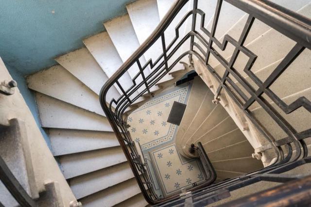 Exquisite Art Deco 2BR Apartment Prime Location