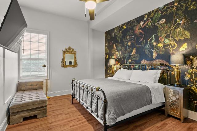 Stunning 2-Bedroom Garden District Newly Renovated