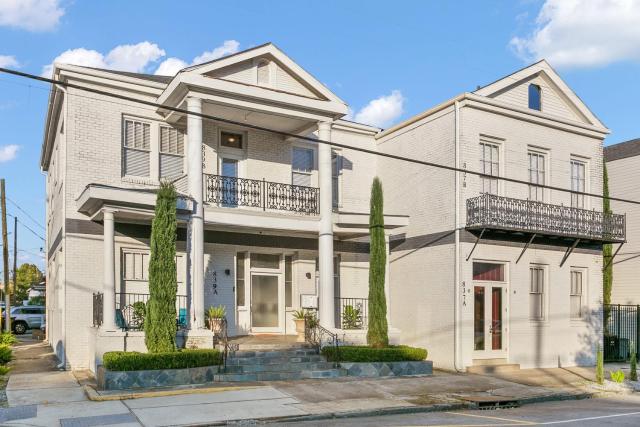Stunning 2-Bedroom Garden District Newly Renovated