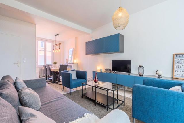 4 BR & 4 bathroom house close to Parc Barbieux