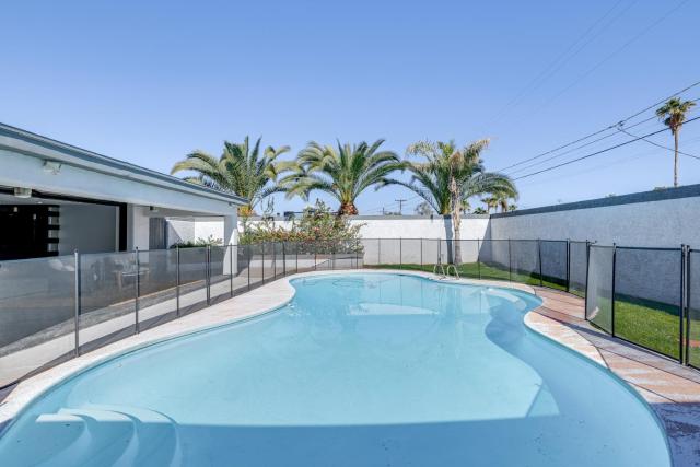 2 Mi to Golf: Poolside Paradise in Scottsdale!