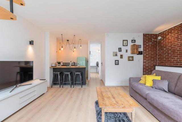 Appartement lumineux avec rooftop et garage privé.