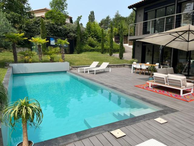 VILLA piscine à proximité de Lyon
