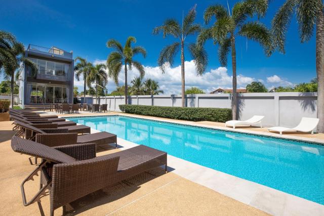 Pool Access Villa Argent 8, 3-Bedroom near Mission Hills Golf