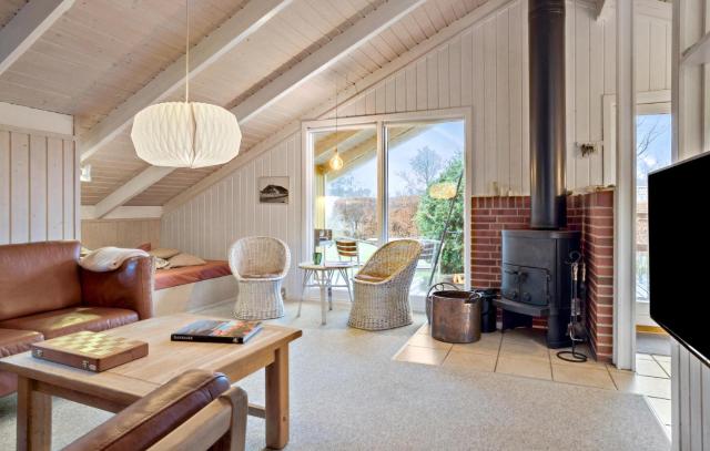 2 Bedroom Cozy Home In Juelsminde