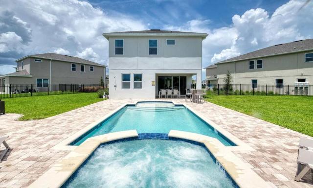 Energetic 6 Bdrm Home with Games Room at Encore