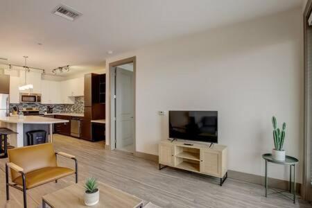Modern 2BR CozySuites on Town Lake waterfront 13