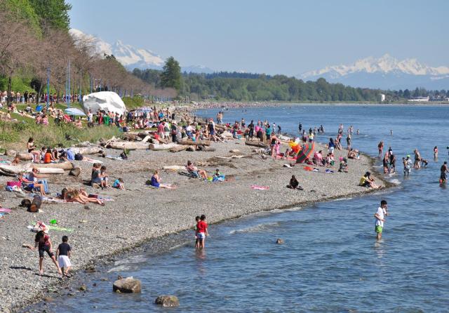 JESI'S NEW HOUSE, Self Enter 2BR, Whole Suite, Close to White Rock Beach & US Border