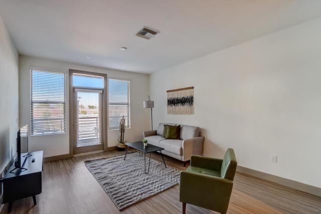 Modern CozySuites on the Town Lake waterfront 17