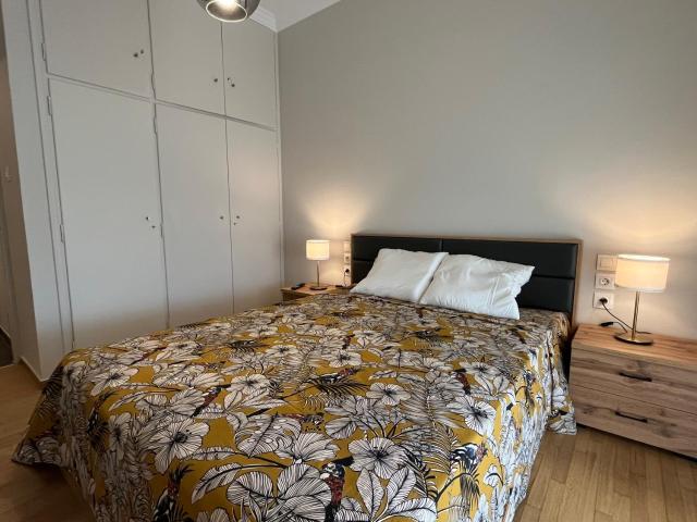 Artist's 1 BD Apt in Keramikos