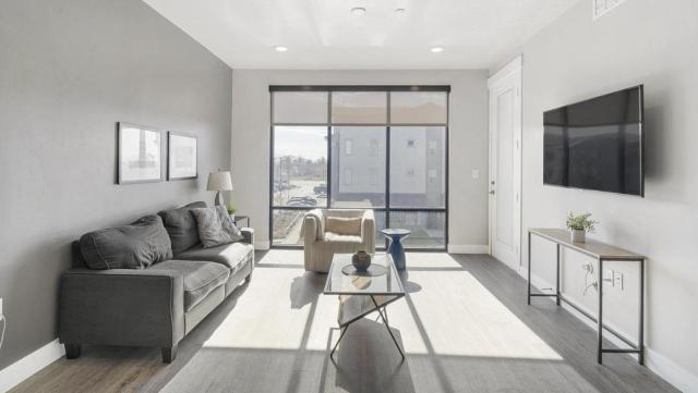 Landing - Modern Apartment with Amazing Amenities (ID7676X8)
