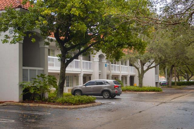 Studio 6 Extended Stay - Coral Springs, FL- Fort Lauderdale