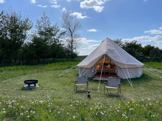Mellem-rummet Guesthouse & Glamping