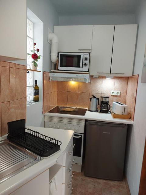 Private Sunny Terrace Studio - Secure Bike or Board Lockup
