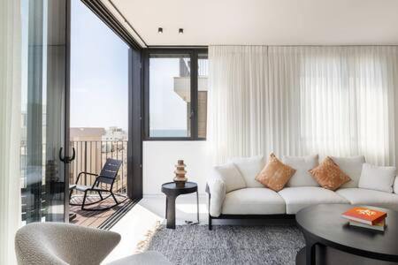 High Living Sea View by Five Stay