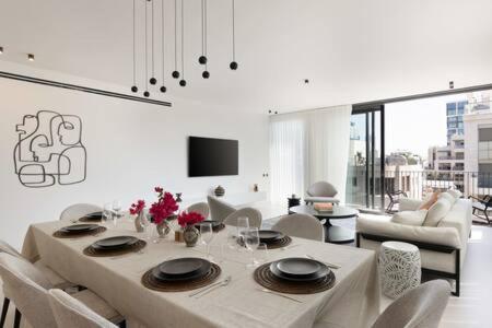 High Living Sea View by Five Stay