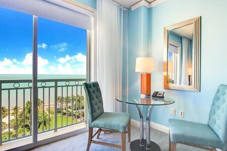 The Palms, Ocean View Studio Located at Ritz Carlton - Key Biscayne